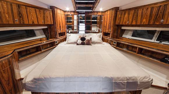 GALEON 550 FLY yacht