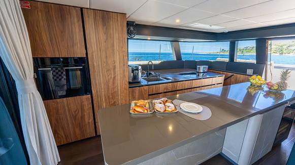 SUNREEF 60 SAILING yacht