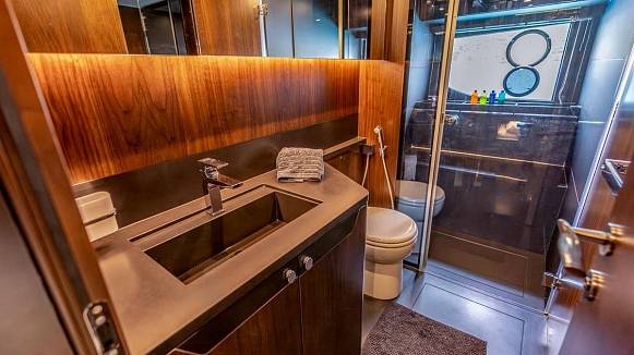 FAIRLINE 65 GTO yacht