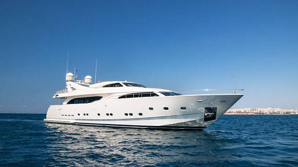 WHISPER V yacht