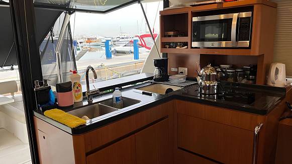 AQUILA 44 POWERCAT yacht