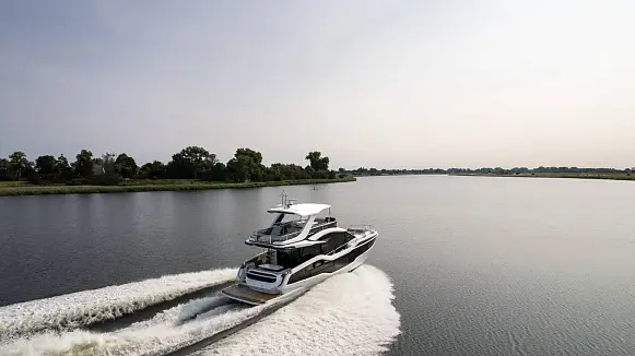 GALEON 560 FLY yacht