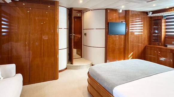 GUY COUACH 2800  yacht