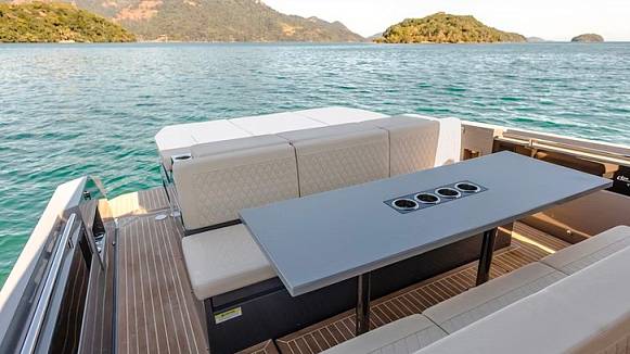  DE ANTONIO D32 yacht