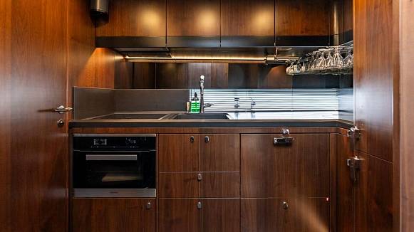 FAIRLINE 65 GTO yacht