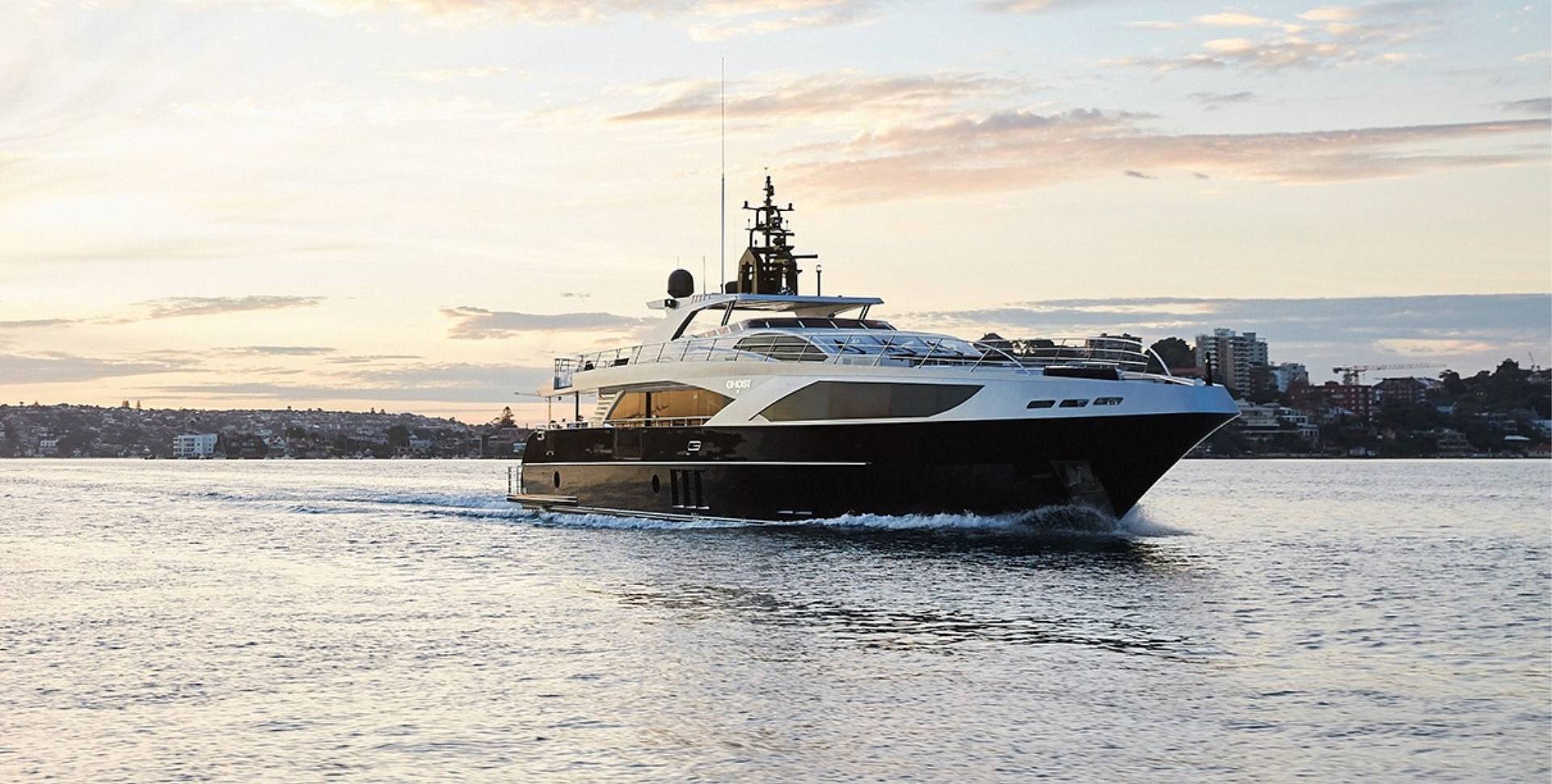 Majesty 122 yacht