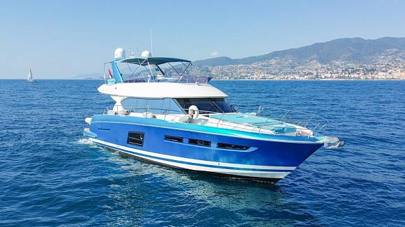 PRESTIGE 620 yacht