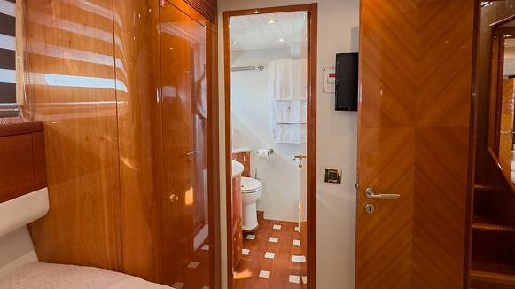 GUY COUACH 2800  yacht