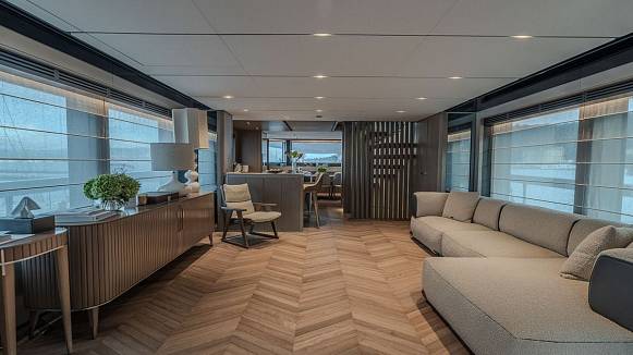 FERRETTI INFYNITO 90 yacht