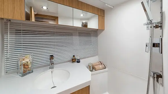 GALEON 370 HTC yacht