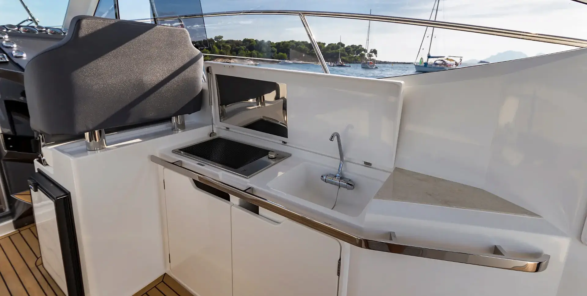 GALEON 365 HTS yacht