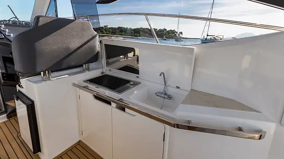 GALEON 365 HTS yacht