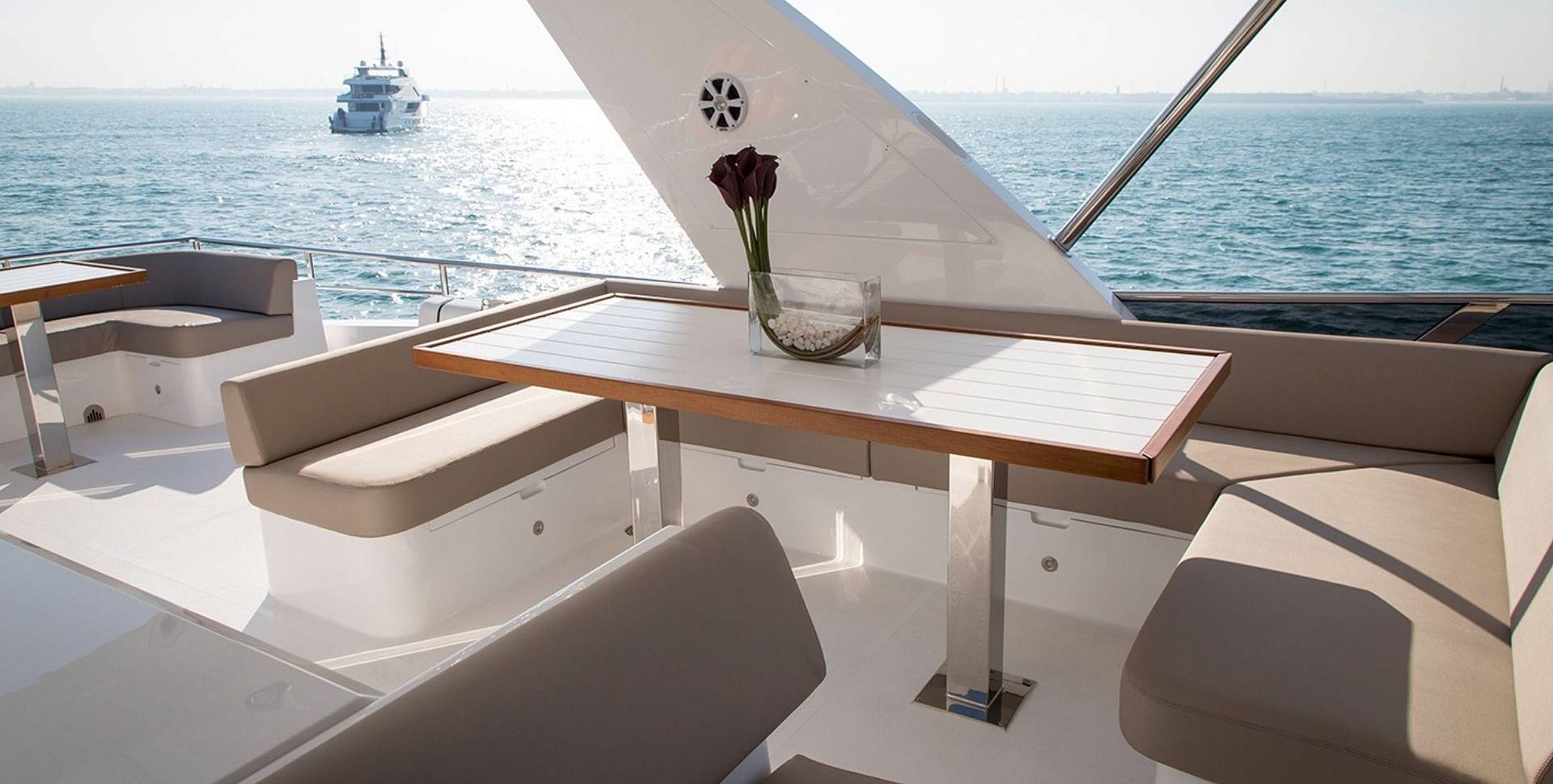 Majesty 62 yacht