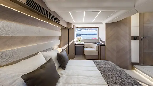 GALEON 560 FLY yacht