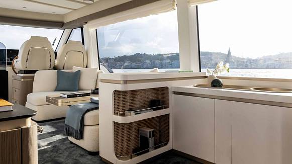 Azimut Magellano 60 yacht