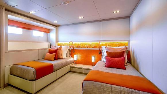 QUEEN ALLA yacht