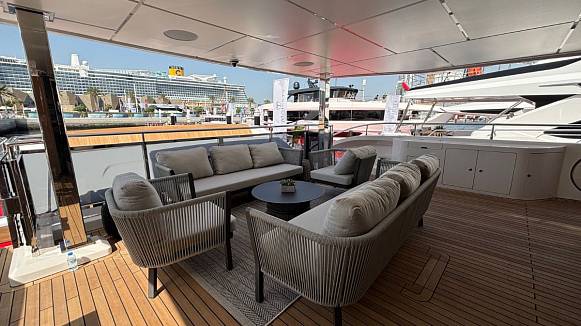 MAJESTY 112 TERRACE yacht