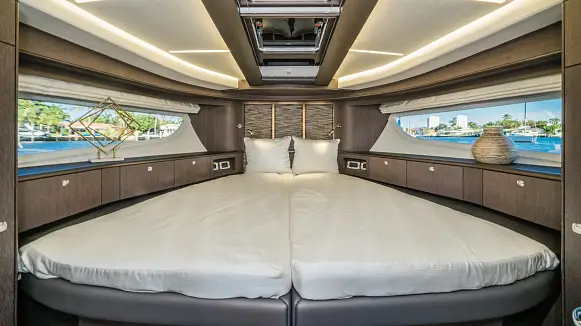 GALEON 400 FLY yacht
