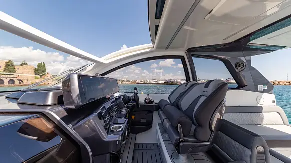 Galeon 375 GTO yacht