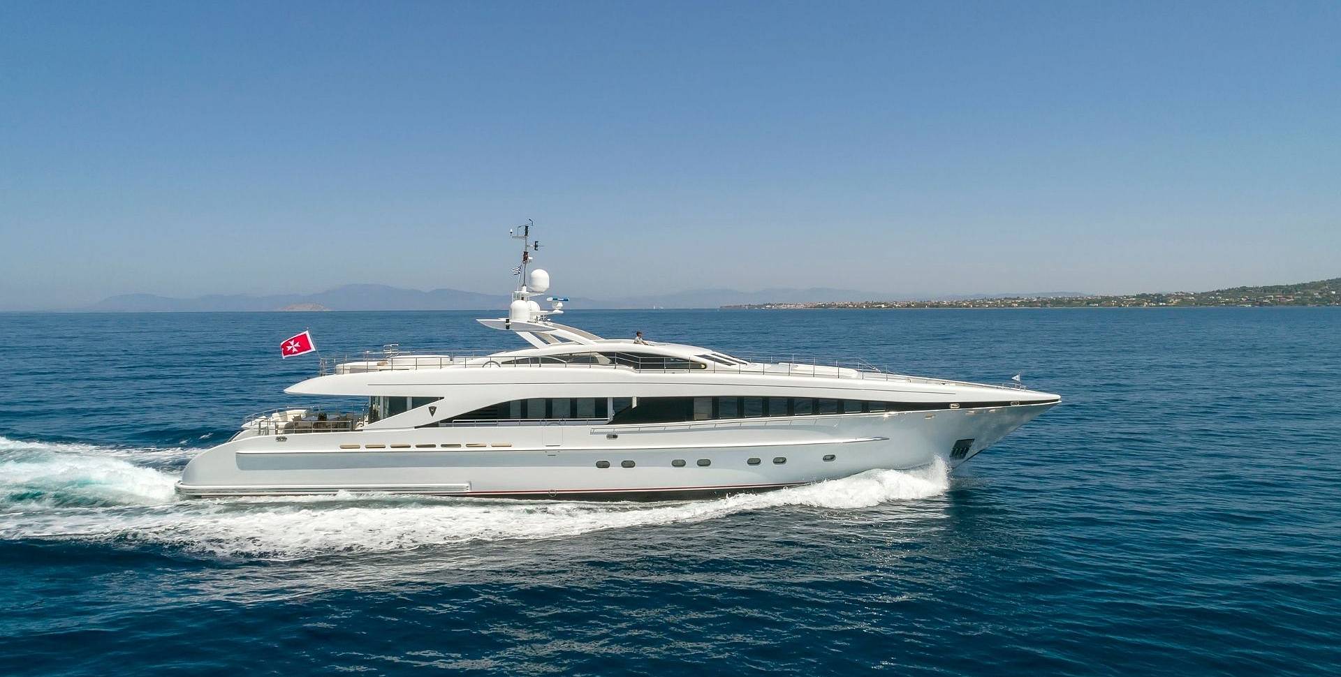 L'EQUINOX yacht