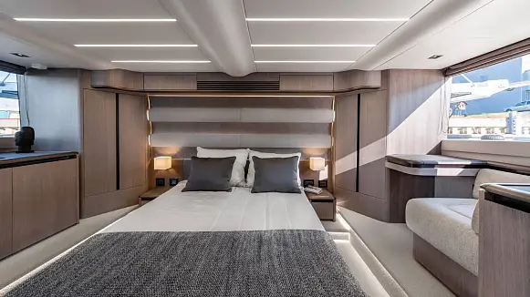 GALEON 560 FLY yacht