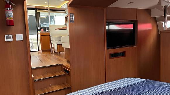 AQUILA 44 POWERCAT yacht