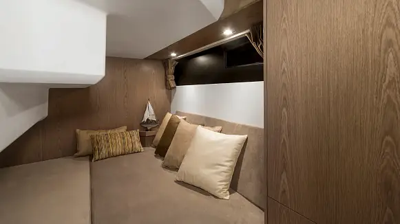 GALEON 310 HTC yacht