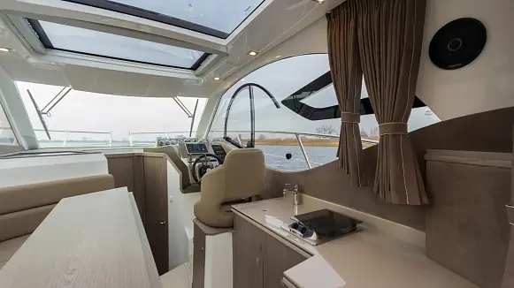 GALEON 310 HTC yacht